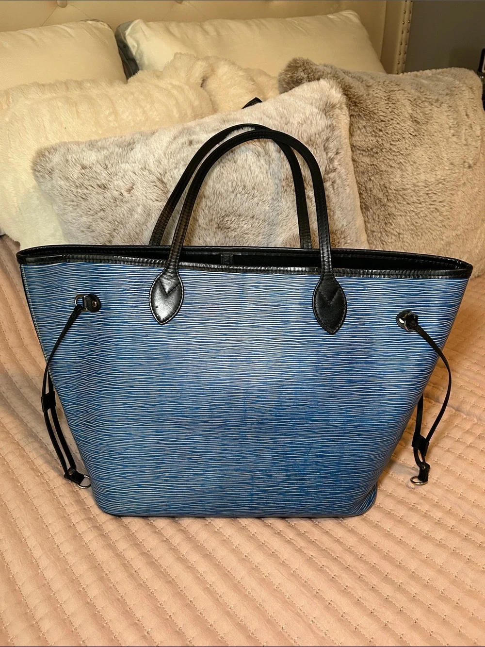 Louis Vuitton Neverfull MM in Denim Blue Epi Leather with COA